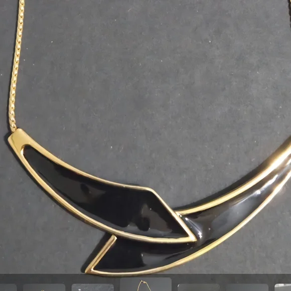Monet Signed Vintage Black & Gold Retro Necklace - Picture 7 of 7